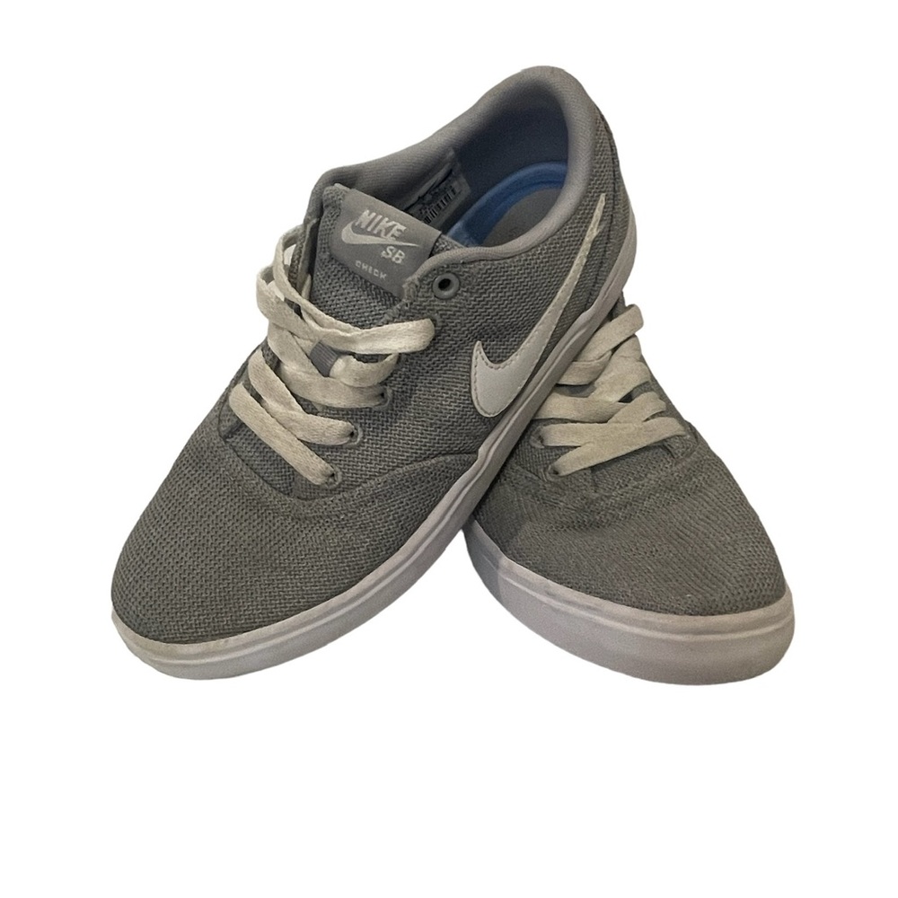 Nike SB check solar canvas women’s sneaker in Gray. Size 7.5. Cool, casual shoe
